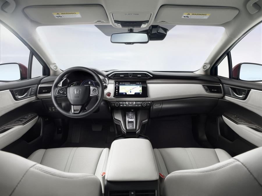 Торпедо Honda Clarity Fuel Cell 2016 года  (US) (фото 13 из 40)